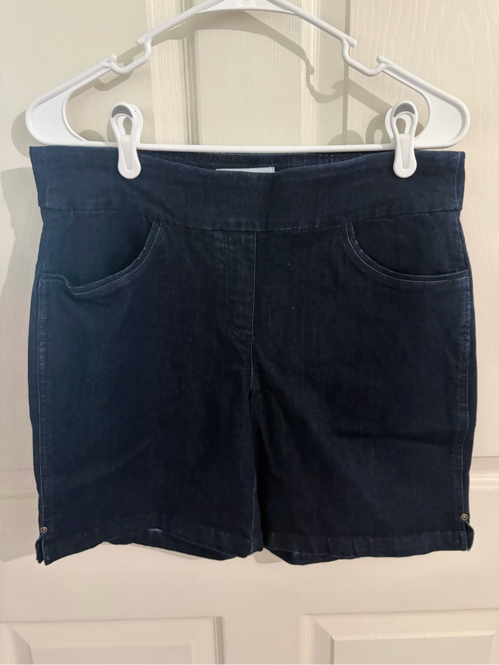 Liz Claiborne Pull-On Denim Shorts Women’s Size 10 Dark Wash Stretch
